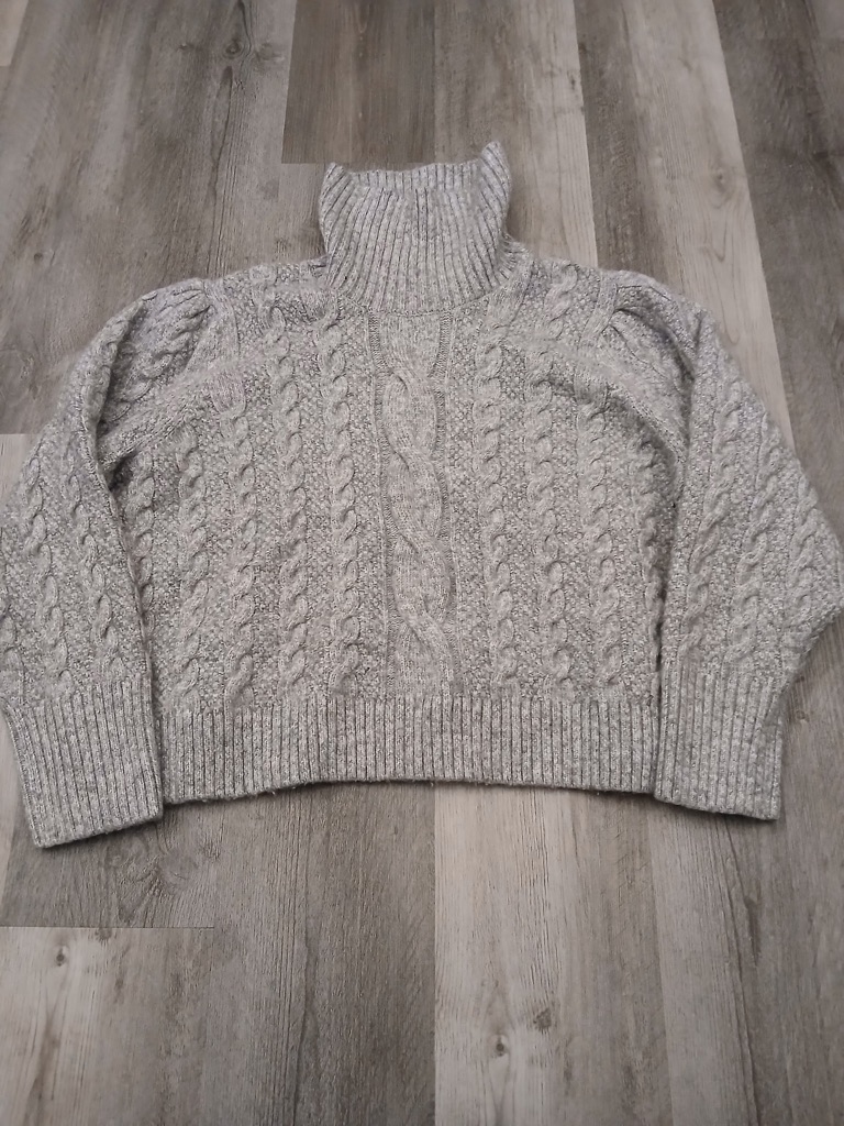 Cozy Cable-Knit Turtleneck Sweater - Heather Gray
